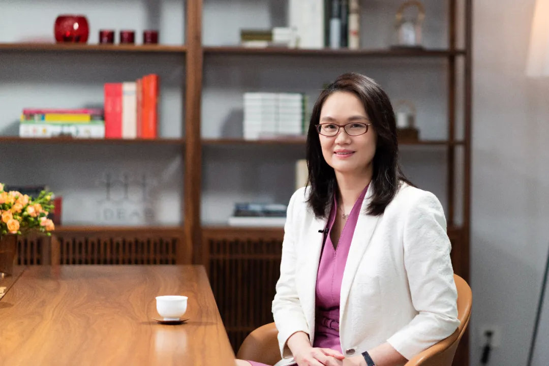 如何认识中学的教育特色？这种认识对学生发展有何影响？